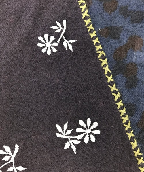 BEARDSLEY（ビアズリー）の「《VALENTINA C》ストール（ストール/ショール・レディース・ネイビー・FREE）」の5枚目の写真