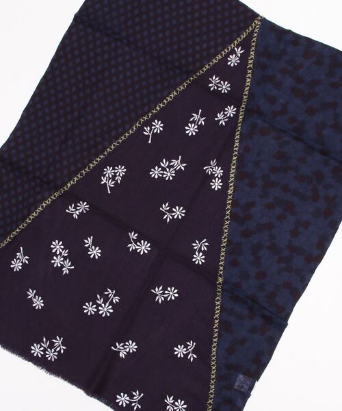 BEARDSLEY（ビアズリー）の「《VALENTINA C》ストール（ストール/ショール・レディース・ネイビー・FREE）」の10枚目の写真