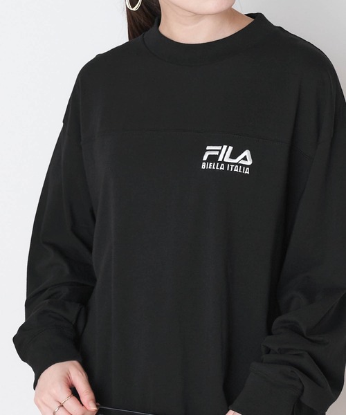 FILA（フィラ）の「FILA/フィラ 別注 フロントロゴ刺繍＆バックプリント ビッグシルエットフットボール長袖Tシャツ（Tシャツ/カットソー・レディース・モカ/グリーン系その他/ホワイト/グレイッシュブルー/グレイッシュベージュ/ブラック・FREE）」の2枚目の写真
