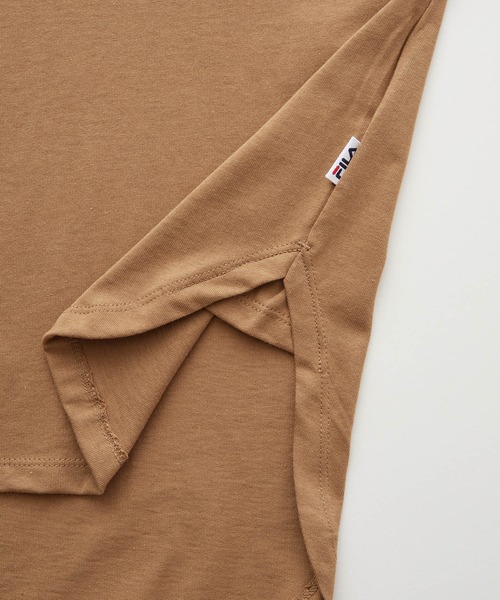 FILA（フィラ）の「FILA/フィラ 別注 フロントロゴ刺繍＆バックプリント ビッグシルエットフットボール長袖Tシャツ（Tシャツ/カットソー・レディース・モカ/グリーン系その他/ホワイト/グレイッシュブルー/グレイッシュベージュ/ブラック・FREE）」の18枚目の写真