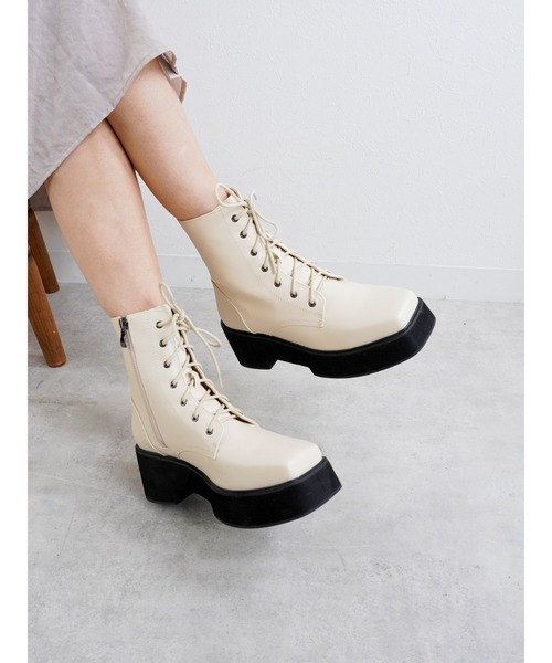 Fabby fabby（ファビィーファビィー）の「スクエアレースアップ厚底ショートブーツ（ブーツ・レディース・ブラック/オフホワイト/ブラウン・MEDIUM/SMALL/LARGE/X-SMALL）」の2枚目の写真