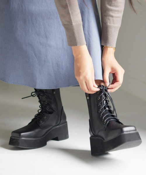 Fabby fabby（ファビィーファビィー）の「スクエアレースアップ厚底ショートブーツ（ブーツ・レディース・ブラック/オフホワイト/ブラウン・MEDIUM/SMALL/LARGE/X-SMALL）」の3枚目の写真