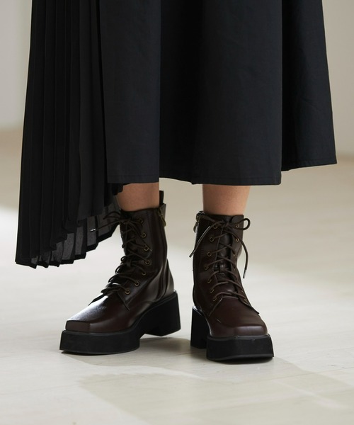 Fabby fabby（ファビィーファビィー）の「スクエアレースアップ厚底ショートブーツ（ブーツ・レディース・ブラック/オフホワイト/ブラウン・MEDIUM/SMALL/LARGE/X-SMALL）」の16枚目の写真