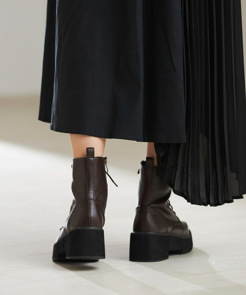 Fabby fabby（ファビィーファビィー）の「スクエアレースアップ厚底ショートブーツ（ブーツ・レディース・ブラック/オフホワイト/ブラウン・MEDIUM/SMALL/LARGE/X-SMALL）」の18枚目の写真