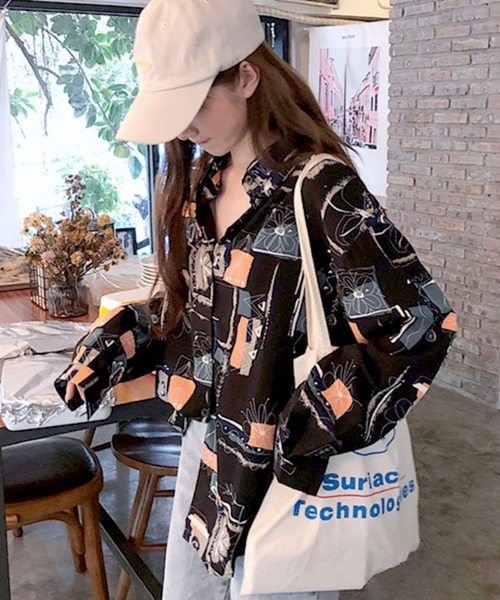 Felt-Maglietta（フェルトマリエッタ）の「【ゆったりシルエット】プリント柄シャツブラウス（シャツ/ブラウス・レディース・ホワイト/ブラック・FREE）」の7枚目の写真