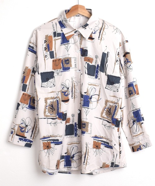 Felt-Maglietta（フェルトマリエッタ）の「【ゆったりシルエット】プリント柄シャツブラウス（シャツ/ブラウス・レディース・ホワイト/ブラック・FREE）」の4枚目の写真