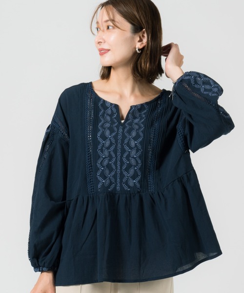 LAYMEE（レイミー）の「Leaf embroidery 2way tunic / リーフエンブロイデリー2wayチュニック（シャツ/ブラウス・レディース・ホワイト/ネイビー/キャメル・FREE）」の3枚目の写真