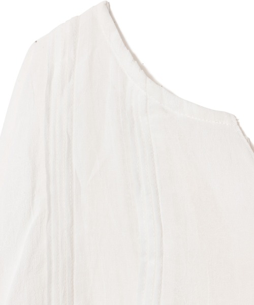 LAYMEE（レイミー）の「Leaf embroidery 2way tunic / リーフエンブロイデリー2wayチュニック（シャツ/ブラウス・レディース・ホワイト/ネイビー/キャメル・FREE）」の7枚目の写真