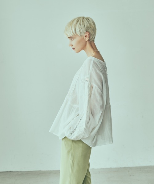 LAYMEE（レイミー）の「Leaf embroidery 2way tunic / リーフエンブロイデリー2wayチュニック（シャツ/ブラウス・レディース・ホワイト/ネイビー/キャメル・FREE）」の11枚目の写真