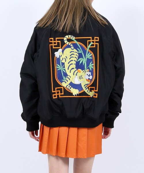 PUNYUS（プニュズ）の「タイガー刺繍ブルゾン（ブルゾン・レディース・ブラック・3/4/2）」の2枚目の写真