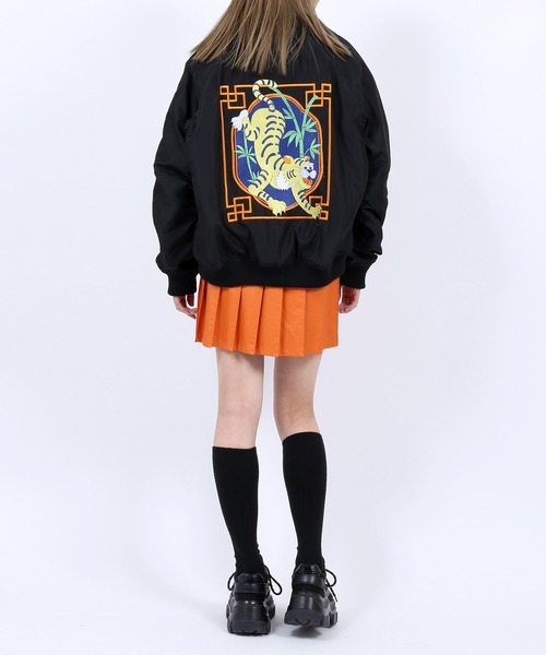 PUNYUS（プニュズ）の「タイガー刺繍ブルゾン（ブルゾン・レディース・ブラック・3/4/2）」の4枚目の写真