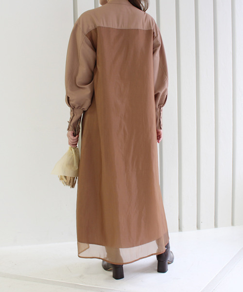 MODE ROBE（モードローブ）の「オーガンジーレイヤードワンピース（シャツワンピース・レディース・ブラウン/グレイッシュベージュ・FREE）」の11枚目の写真