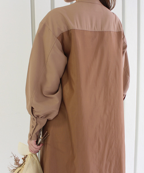 MODE ROBE（モードローブ）の「オーガンジーレイヤードワンピース（シャツワンピース・レディース・ブラウン/グレイッシュベージュ・FREE）」の6枚目の写真