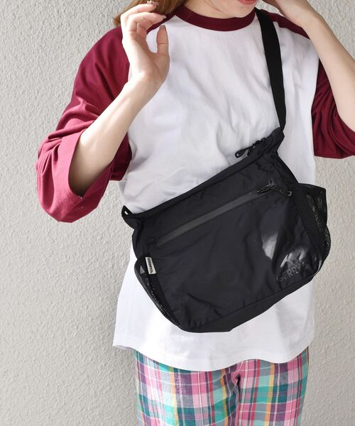 GERRY(ジェリー)の「【WEB限定】GERRY: 【撥水】シーム ショルダー バック◇(ショルダーバッグ・メンズ・ブラック・ONE SIZE)」の16枚目の写真