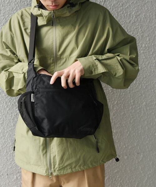 GERRY(ジェリー)の「【WEB限定】GERRY: 【撥水】シーム ショルダー バック◇(ショルダーバッグ・メンズ・ブラック・ONE SIZE)」の13枚目の写真