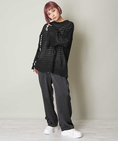 A de a.v.v（アードアー・ヴェ・ヴェ）の「袖レースアップメッシュニット（ニット/セーター・レディース・ブラック/ホワイト/ベージュ・39）」の8枚目の写真