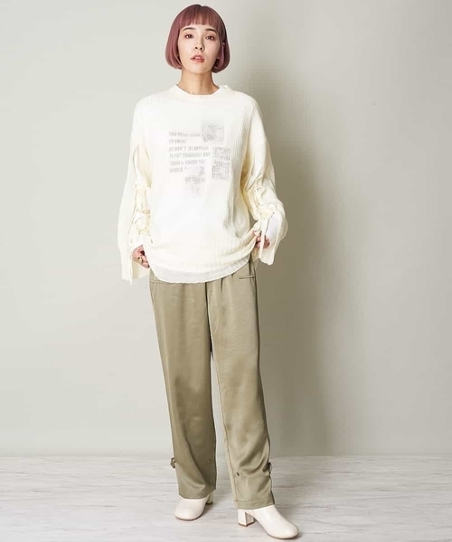 A de a.v.v（アードアー・ヴェ・ヴェ）の「袖レースアップメッシュニット（ニット/セーター・レディース・ブラック/ホワイト/ベージュ・39）」の12枚目の写真