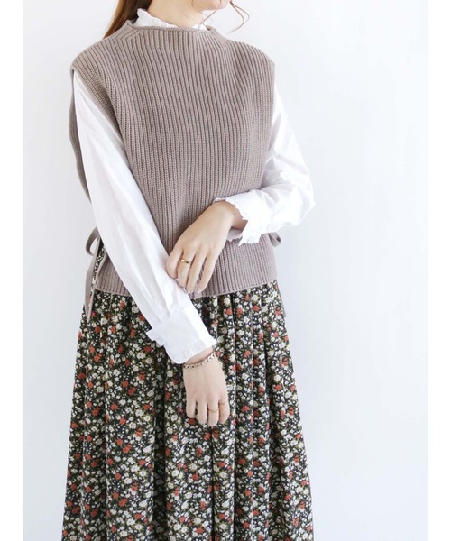 Te chichi(テチチ)の「サイドリボンスタンドベスト(ベスト・レディース・ブラック/ベージュ/モカ・フリ-)」の2枚目の写真