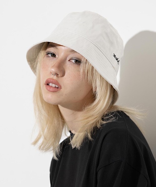 X-girl（エックスガール）の「BASIC BUCKET HAT/ベーシック　バケットハット（ハット・レディース・ホワイト/ブラック/ライトインディゴブルー/ライトパープル・ONE SIZE）」の2枚目の写真