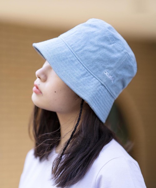 X-girl（エックスガール）の「BASIC BUCKET HAT/ベーシック　バケットハット（ハット・レディース・ホワイト/ブラック/ライトインディゴブルー/ライトパープル・ONE SIZE）」の5枚目の写真