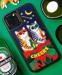 WIGGLE WIGGLE（ウィグルウィグル）の「WIGGLE WIGGLE／シシュウネコ(iPhone13対応) 2277483（スマホケース/カバー・メンズ）」
