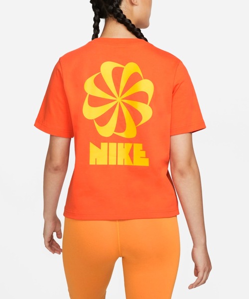 NIKE（ナイキ）の「NIKE WOMENS TEE BOXY CIRCA 2 / ナイキ ウィメンズ ボクシー Tシャツ 【SP】（Tシャツ/カットソー・メンズ・オレンジ/ブルー/ホワイト・L/M/S/XL）」の6枚目の写真