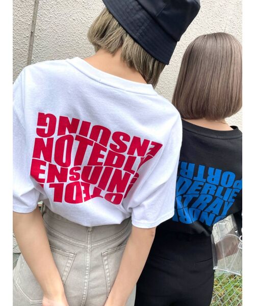 EMODA（エモダ）の「バックプリントオーバーTシャツ（Tシャツ/カットソー・レディース・ホワイト/ブラック/グレー/ブルー・FREE）」の2枚目の写真