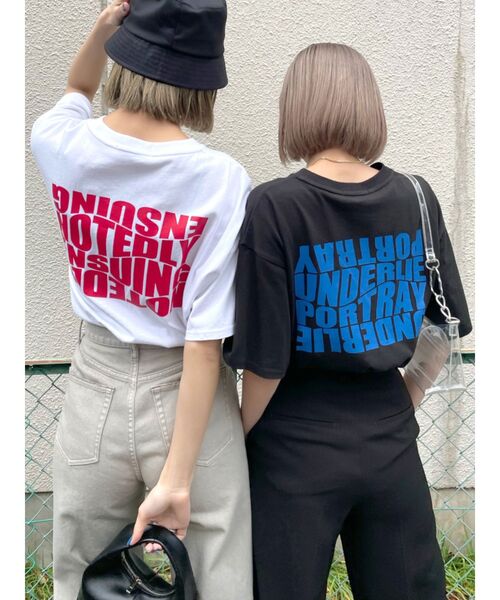 EMODA（エモダ）の「バックプリントオーバーTシャツ（Tシャツ/カットソー・レディース・ホワイト/ブラック/グレー/ブルー・FREE）」の17枚目の写真