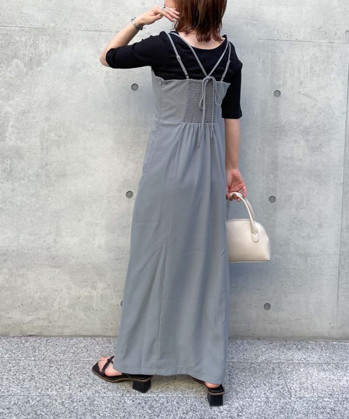 archives（アルシーヴ）の「Ｂａｃｋリボンスリットキャミワンピース（ワンピース・レディース・ブラック/アイボリー/ブルーグレー・MEDIUM）」の3枚目の写真