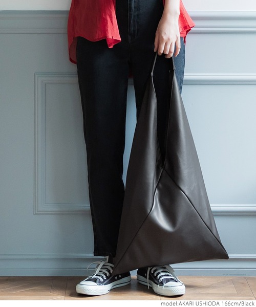 coca(coca)(コカ)の「合皮トライアングルバッグ(ショルダーバッグ・レディース・ブラック/シルバー・ONE SIZE)」の6枚目の写真