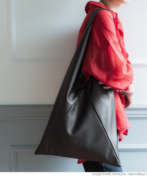 coca(coca)(コカ)の「合皮トライアングルバッグ(ショルダーバッグ・レディース・ブラック/シルバー・ONE SIZE)」の8枚目の写真