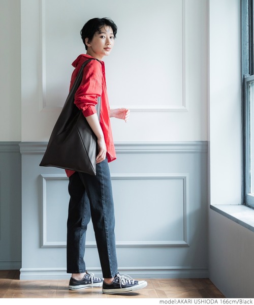 coca(coca)(コカ)の「合皮トライアングルバッグ(ショルダーバッグ・レディース・ブラック/シルバー・ONE SIZE)」の9枚目の写真