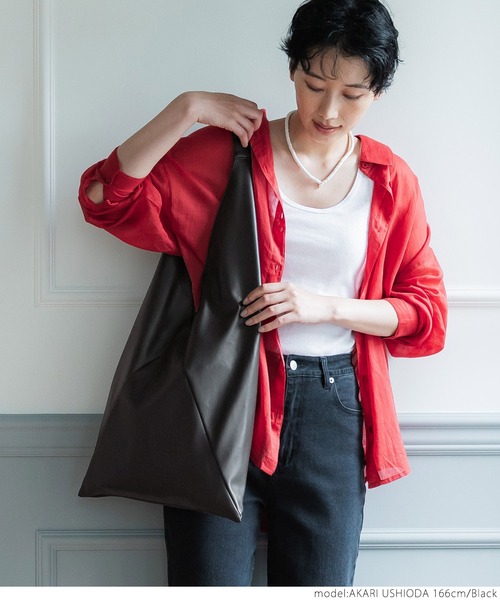 coca(coca)(コカ)の「合皮トライアングルバッグ(ショルダーバッグ・レディース・ブラック/シルバー・ONE SIZE)」の5枚目の写真