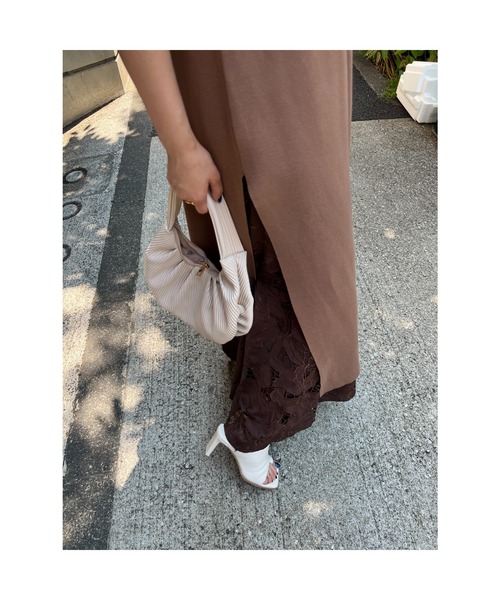 LILIDIA(リリディア)の「ロングスリットニットTOPS(ニット/セーター・レディース・ブラック/ライトピンク/ライトブラウン・MEDIUM/SMALL)」の15枚目の写真