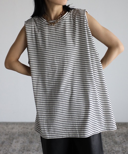 ap retro(アプレトロ)の「肩タックノースリフレアTEE(Tシャツ/カットソー・レディース・グレイッシュベージュ/スミクロ/オフホワイト/ブラック/ブラック×ホワイト/ホワイト×ブラック・FREE)」の3枚目の写真