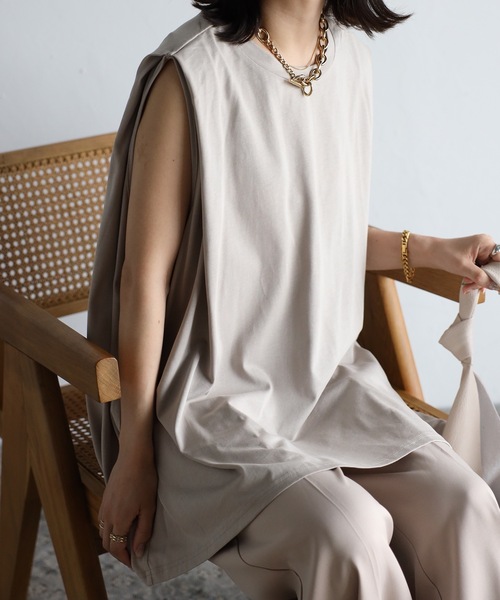 ap retro(アプレトロ)の「肩タックノースリフレアTEE(Tシャツ/カットソー・レディース・グレイッシュベージュ/スミクロ/オフホワイト/ブラック/ブラック×ホワイト/ホワイト×ブラック・FREE)」の6枚目の写真