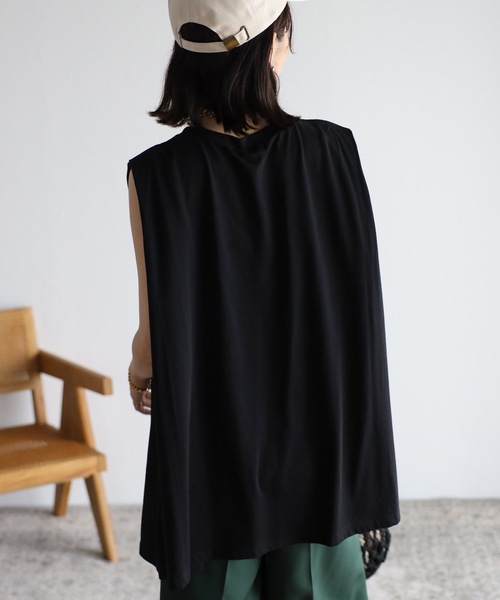 ap retro(アプレトロ)の「肩タックノースリフレアTEE(Tシャツ/カットソー・レディース・グレイッシュベージュ/スミクロ/オフホワイト/ブラック/ブラック×ホワイト/ホワイト×ブラック・FREE)」の4枚目の写真