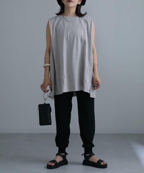 ap retro(アプレトロ)の「肩タックノースリフレアTEE(Tシャツ/カットソー・レディース・グレイッシュベージュ/スミクロ/オフホワイト/ブラック/ブラック×ホワイト/ホワイト×ブラック・FREE)」の13枚目の写真