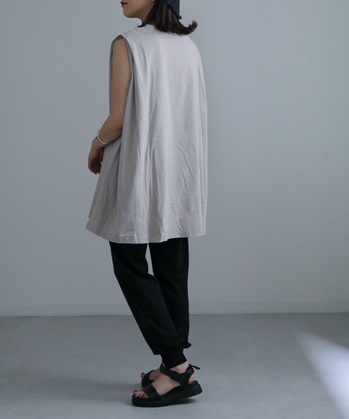 ap retro(アプレトロ)の「肩タックノースリフレアTEE(Tシャツ/カットソー・レディース・グレイッシュベージュ/スミクロ/オフホワイト/ブラック/ブラック×ホワイト/ホワイト×ブラック・FREE)」の16枚目の写真