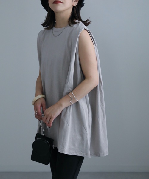 ap retro(アプレトロ)の「肩タックノースリフレアTEE(Tシャツ/カットソー・レディース・グレイッシュベージュ/スミクロ/オフホワイト/ブラック/ブラック×ホワイト/ホワイト×ブラック・FREE)」の9枚目の写真