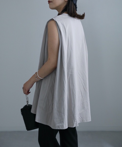 ap retro(アプレトロ)の「肩タックノースリフレアTEE(Tシャツ/カットソー・レディース・グレイッシュベージュ/スミクロ/オフホワイト/ブラック/ブラック×ホワイト/ホワイト×ブラック・FREE)」の10枚目の写真