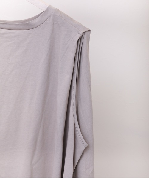 ap retro(アプレトロ)の「肩タックノースリフレアTEE(Tシャツ/カットソー・レディース・グレイッシュベージュ/スミクロ/オフホワイト/ブラック/ブラック×ホワイト/ホワイト×ブラック・FREE)」の21枚目の写真