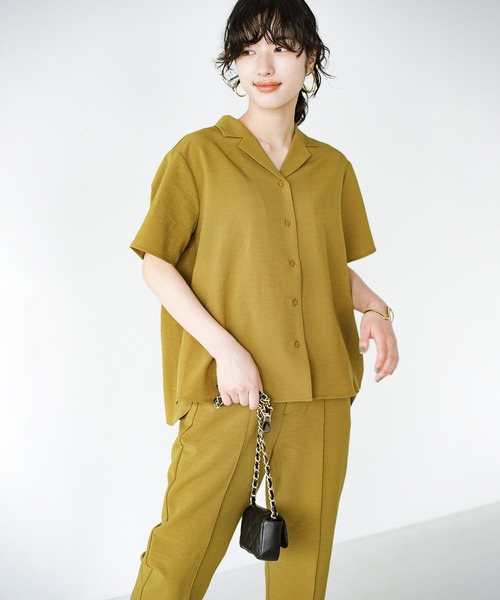 haco!（ハコ）の「雨にも負けず賢くきれいにお手軽に！楽ちんなのにきちんと見えする　お仕事にも便利な撥水加工の開衿シャツ（シャツ/ブラウス・レディース・マスタード/ダークネイビー・SMALL/MEDIUM/LARGE/X-LARGE）」の6枚目の写真