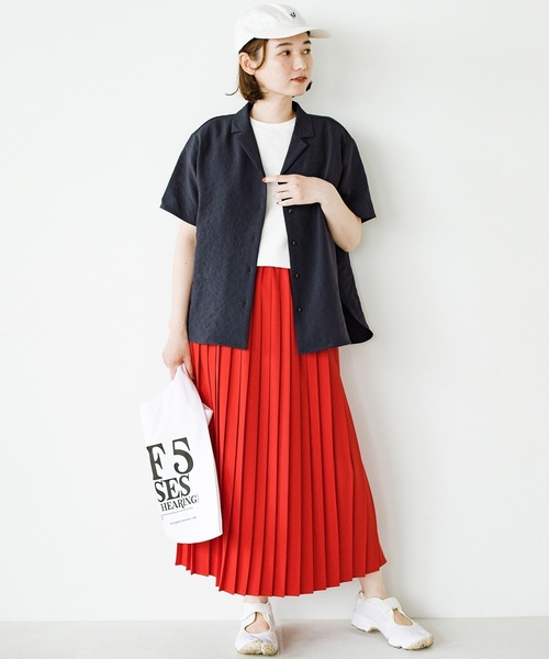 haco!（ハコ）の「雨にも負けず賢くきれいにお手軽に！楽ちんなのにきちんと見えする　お仕事にも便利な撥水加工の開衿シャツ（シャツ/ブラウス・レディース・マスタード/ダークネイビー・SMALL/MEDIUM/LARGE/X-LARGE）」の5枚目の写真