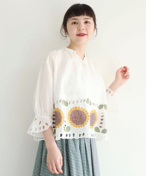 l'atelier du savon ドット刺繍ノーカラーシャツブラウス　日本製 l'atelier du savon（アトリエドサボン）の「○ひまわりと