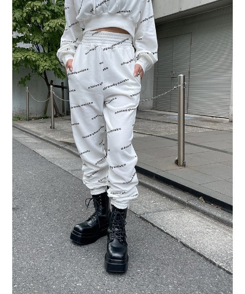 ENVYM（アンビー）の「オールロゴジョガーＰＴ（その他パンツ・レディース・ホワイト/ブラック・FREE）」の7枚目の写真