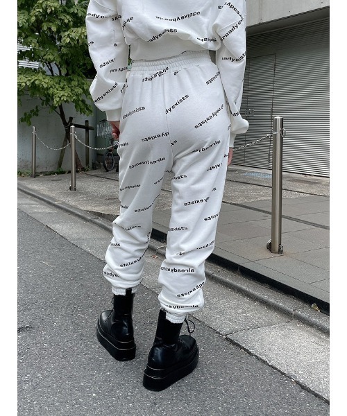 ENVYM（アンビー）の「オールロゴジョガーＰＴ（その他パンツ・レディース・ホワイト/ブラック・FREE）」の3枚目の写真