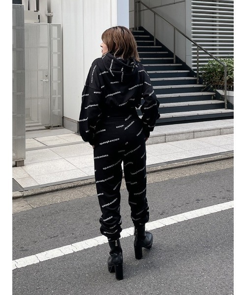 ENVYM（アンビー）の「オールロゴジョガーＰＴ（その他パンツ・レディース・ホワイト/ブラック・FREE）」の4枚目の写真