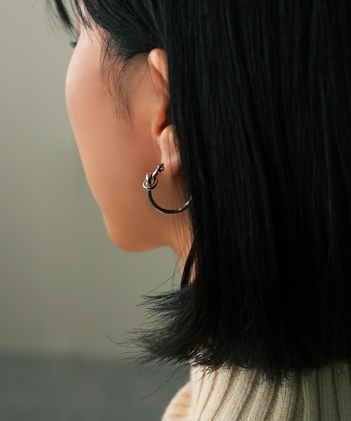 IAMUSE（アイアミューズ）の「金属アレルギー対応 ノットモチーフフープピアス S0757【IAMUSE】（ピアス（両耳用）・レディース・ゴールド/シルバー・FREE）」の11枚目の写真