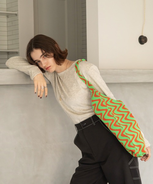 VACANCY(ヴァカンシー)の「ウェーブ柄ニットトートバッグ(トートバッグ・レディース・ブラック/オレンジ・FREE)」の15枚目の写真